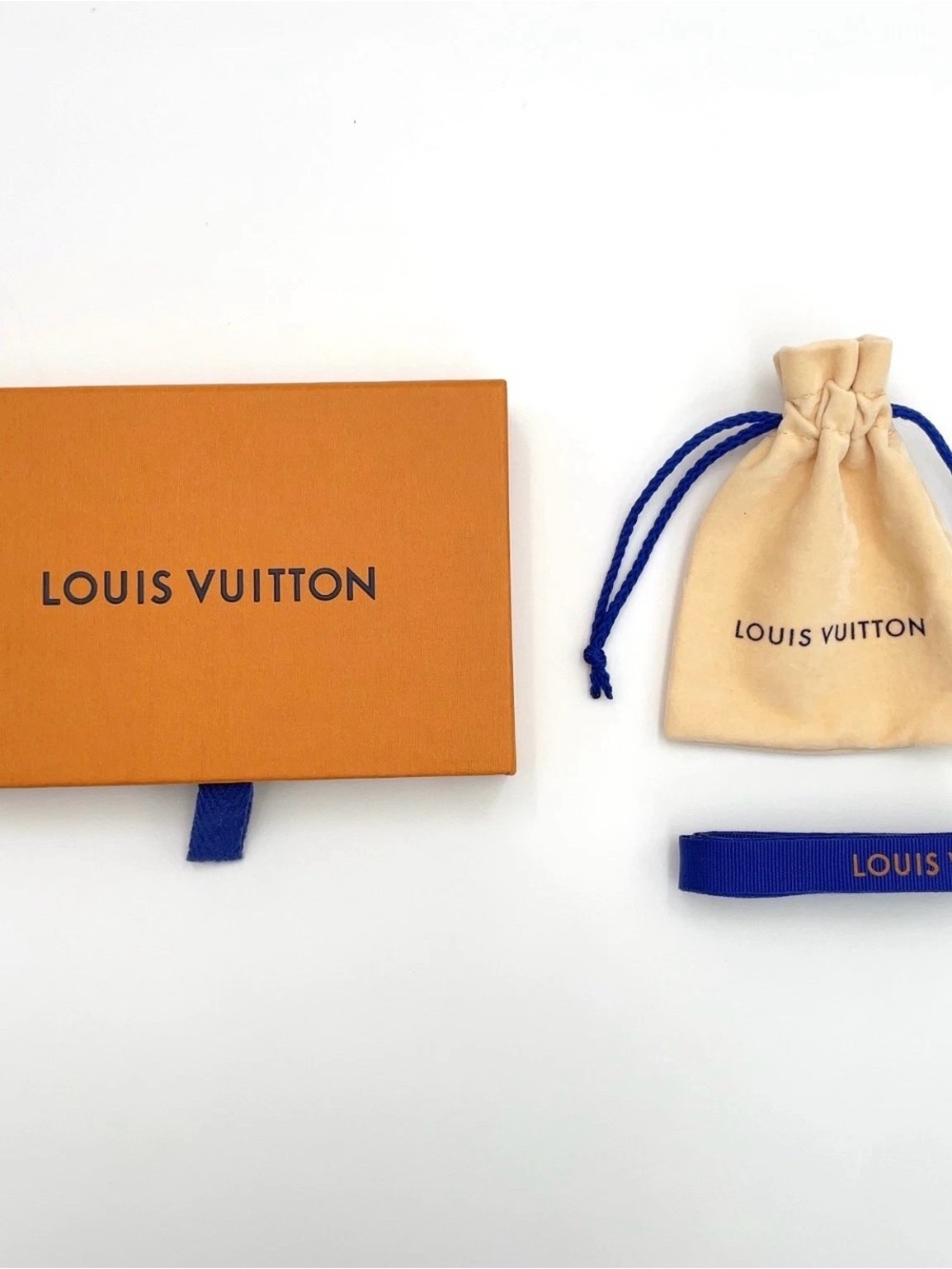Louis Vuitton Unisex Instincts Silver Necklace - Picture 2 of 7